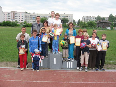 09:35 В Шумерле прошли общегородские физкультурно-спортивные соревнования «Всей семьёй на старт!»